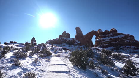 Winter-in-Arches-National-Park,-Utah-USA