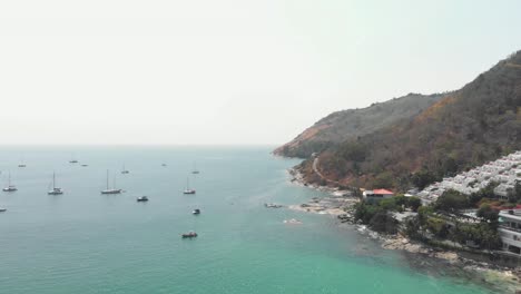Barcos-En-El-Mar-Frente-A-La-Isla-De-Phuket