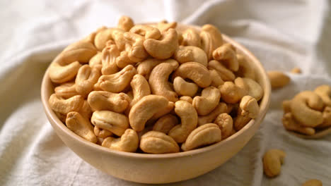 Cashew-nuts-in-wooden-bowl