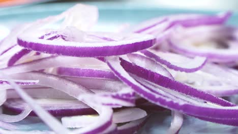 Cut-the-onion-into-small-rings
