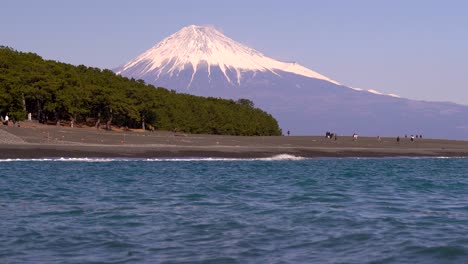 Medium-shot-of-iconic-Mount-Fuji-in-Japan