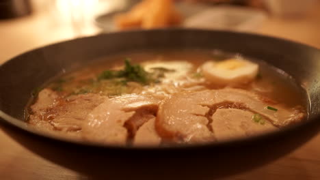 Hot-steam-ramen-at-night-in-restaurant-izakaya