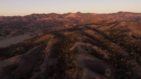 Wide-establishing-shot-of-California-mountains-during-sunset