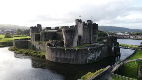 Ruins-of-medieval-castle-in-Caerphilly-in-South-Wales-on-summer-day