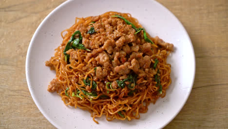 stir-fried-instant-noodles-with-Thai-basil-and-minced-pork---Asian-food-style