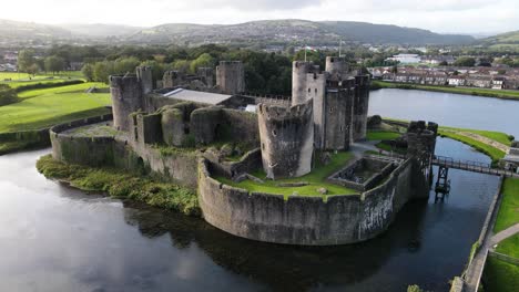 Aerial-panoramic-view-of-Caerphilly-Castle-and-town,-Southern-Wales,-UK