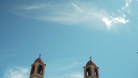 Tila-Chiapas-Mexiko-Kirche-Frontansicht-Kippschuss-Von-Tempel-Und-Garten