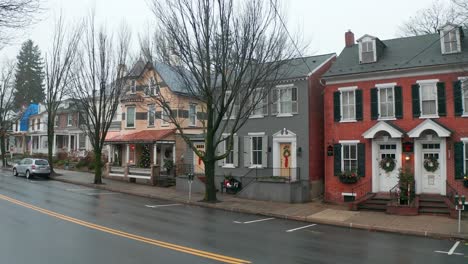 Establishing-shot-of-Victorian-homes-along-street-in-American-town