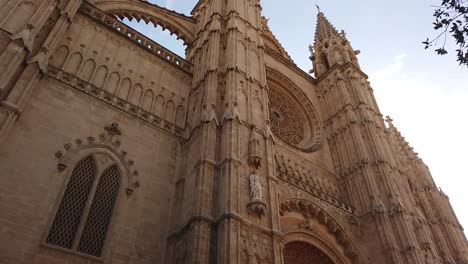 Palma-de-Mallorca-´s-cathedral-close-view