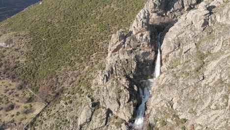 Fantastic-waterfall-called-"Cascada-la-chorrera-de-los-litueros"-from-Spain