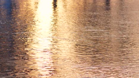 The-winter-sunset-is-reflected-in-the-river-water