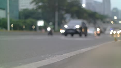 Blurred-street-traffic,-daytime-traffic-time-lapse