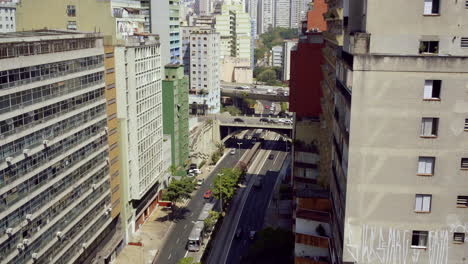 Edificios-Altos-De-São-Paulo,-La-Ciudad-Más-Grande-De-Brasil,-De-Las-5-Más-Grandes-Del-Mundo