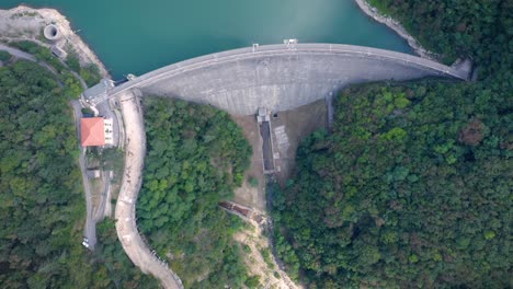 top-down-drone-shot-reveal-an-artificial-lake-near-Genova,-Liguria,-Italy