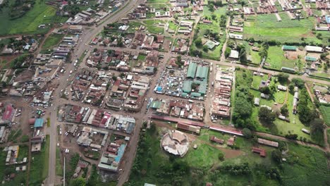 Vista-Aérea-De-La-Ciudad-De-Loitokitok,-Escapada-Al-Parque-Nacional-Del-Monte-Kilimanjaro-Desde-El-Lado-De-Kenia,-Disparo-De-Drones-De-60-Fps