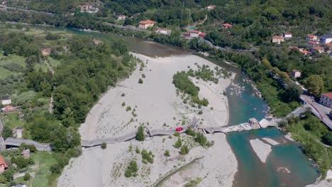 Drohnenaufnahme-Einer-Kaputten-Brücke-In-Ligurien