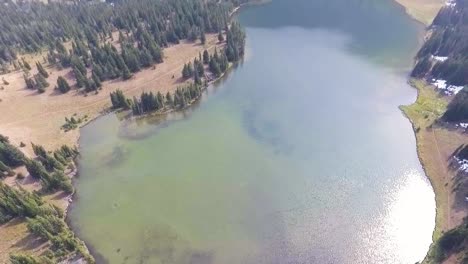 Drone-tilts-up-revealing-the-full-lake