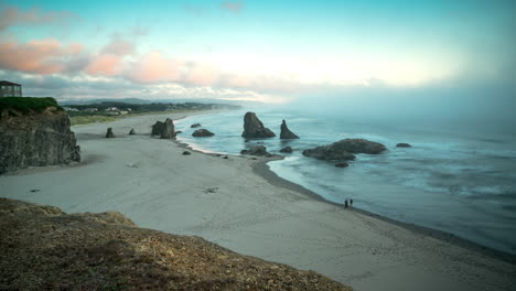 Motion-Timelapse-Of-People-At-The-Beach-In-Bandon,-Oregon-On-A-Foggy-Day---high-angle