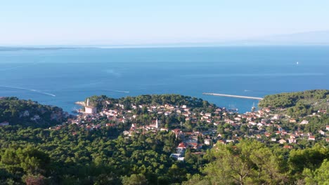 Panorama-Aéreo-De-Losinj,-Costa-De-Croacia