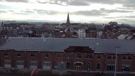 Drone-shot-moving-backwards-with-a-cityscape-from-Namur,-Belgium