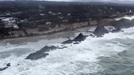 Amazing-view-over-rough-sea-at-Seal-Rock-on-stormy-day,-Oregon