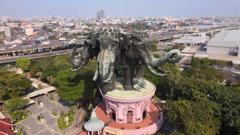 4k-Filmische-Luftaufnahmen-Des-Erawan-Museums-In-Der-Provinz-Samut-Prakan,-Bangkok,-Thailand