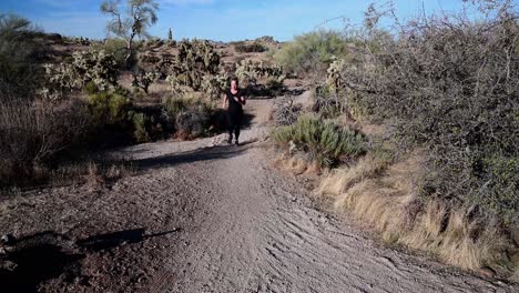 Woman-running-trail-in-Phoenix-Valley