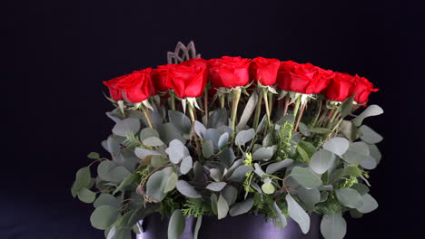Red-roses-arrangement-spinning-with-lotus-decoration-black-background
