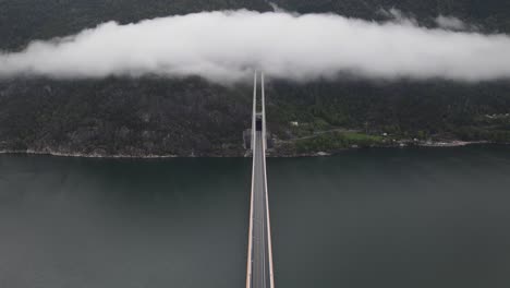 One-of-the-longest-suspension-bridges-in-the-world