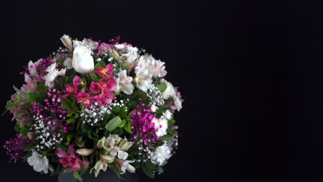 Arreglo-Floral-Blanco-Y-Rosa-Tiro-Deslizante-Rosas-Lirio