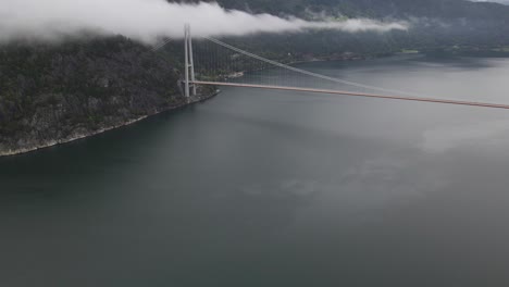 One-of-the-longest-suspension-bridges-in-the-world