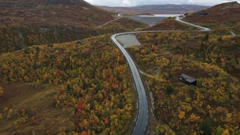 Beautiful-curved-mountain-road-an-the-colorful-mountains-in-Autumn