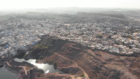 Panning-aerial-drone-footage-above-the-vast-city-of-Jodhpur,-India