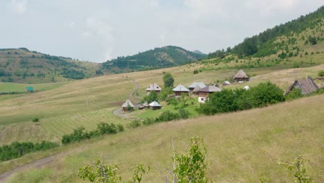 Ethno-Dorf-Ticije-Polje,-Serbien