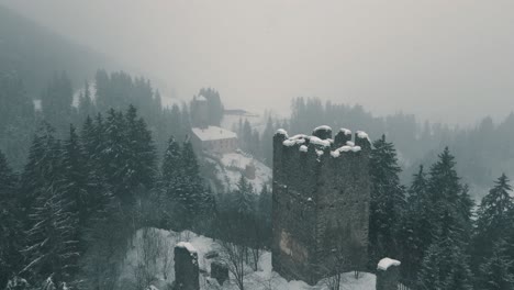 Castillo-Medieval-En-Invierno-En-El-Norte-De-Italia