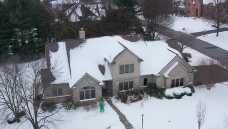 Large-suburban-house-decorated-for-Christmas,-covered-in-fresh-cold-snow