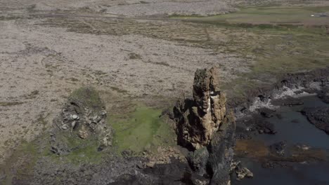 Londrangar-Basalttürme-Am-Ufer-Der-Halbinsel-Snæfellsnes-In-Island