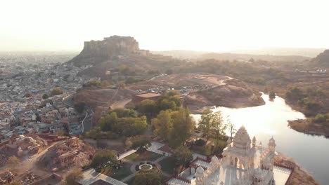 Aerial-drone-footage-traveling-along-a-hill-top-ridge-above-the-vast-city-of-Jodhpur,-India