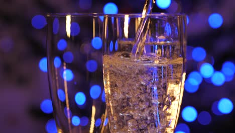 Bubbles-sparkle-in-champagne-glasses-and-spin-slowly