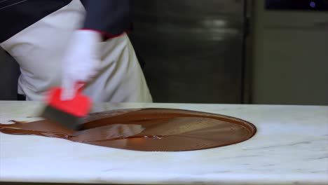 Tempering-Of-The-Chocolate-on-the-natural-surface
