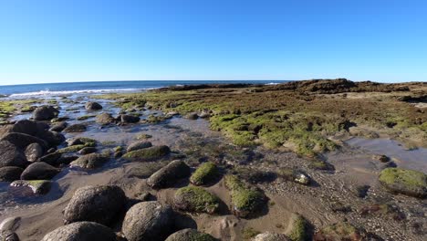 Time-lapse-of-the-low-tide-water-and-the-tide-pools-left-behind,-Puerto-Peñasco,-Gulf-of-California,-Mexico