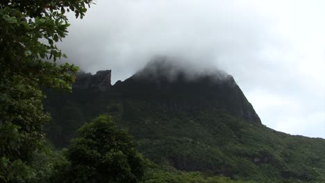 Mountain-covered-by-cloud-in-Moreea,-French-Polynesia