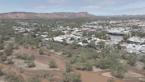 Todd-River-And-Alice-Springs-With-MacDonnell-Ranges-And-Heavitree-Gap-In-The-Background---Remote-Town-At-Northern-Territory,-Australia