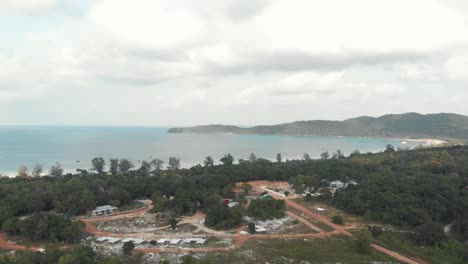 Panoramic-view-of-the-entire-coast-contrasting-with-the-blue-water-at-Saracen-Bay-in-Koh-Rong-Sanloem,-Cambodia---Aerial-Panorama-shot