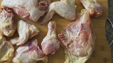 Unseasoned-raw-chicken-from-above