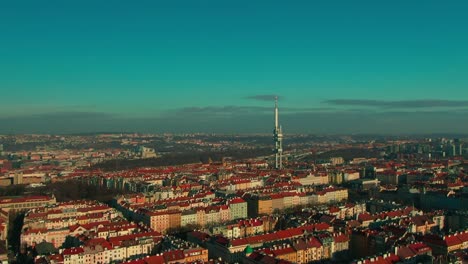 Vista-Aérea-De-La-Torre-De-Televisión-En-Otoño-De-Praga