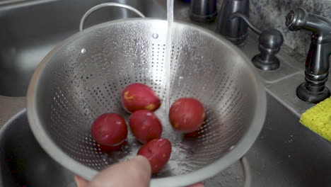 Potatoes-taking-a-bath-in-a-colander