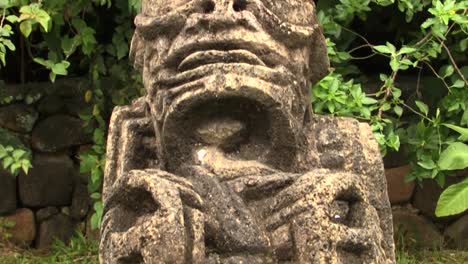 Close-up-of-a-Traditional-sculpture-in-Tiki-Village-in-Moorea,-French-Polynesia