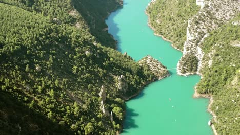 Natürliche-Grüne-Abdeckung-Auf-Der-Katalonischen-Landschaft