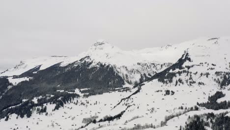 Drohnenaufnahme-Des-Verschneiten-Grindelwald-Und-Des-Eigers-In-Der-Wunderschönen-Schweizer-Berglandschaft
